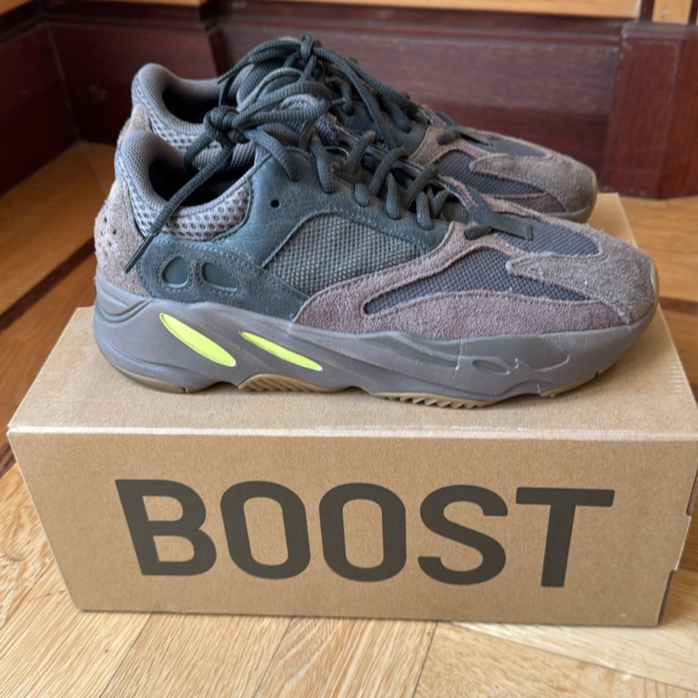 Yeezy Adidas Boost 700 Mauve